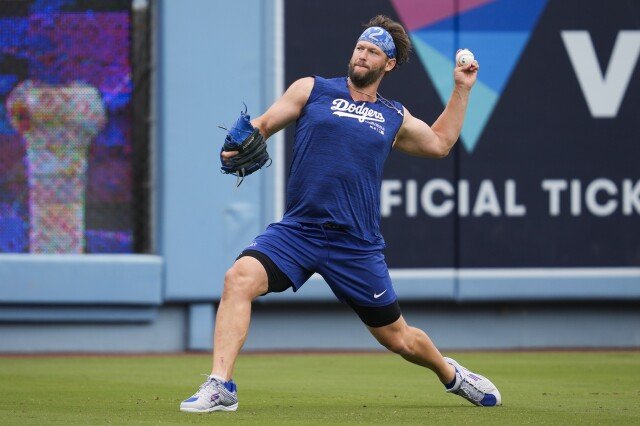 Le lanceur des Dodgers, Clayton Kershaw, a été mis à l'arrêt après avoir ressenti des douleurs persistantes